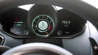 Aston Martin Vantage – Interiér 10