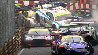 Na Macau bouralo 16 závodních aut
