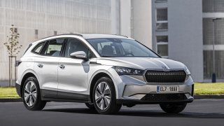 Elektrická Škoda Enyaq bude nově stát pod milion korun. Němci ji dostanou, Češi ne