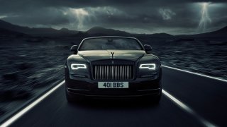 Hřmící temnota. Rolls-Royce postavil nejčernější auto historie