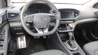 Hyundai Ioniq PHEV - interiér 4