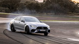 Hoax: Mercedes hodlá znovuobnovit své motory V8 u modelů AMG C a E. Současné čtyřválce se neprodávají