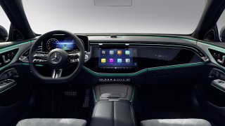 Mercedes-Benz E - interiér