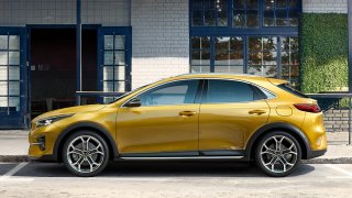 Kia začne v Česku prodávat další SUV - kupé XCeed. Cenově se zařadí mezi modely Stonic a Sportage