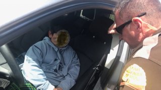 Pětiletý kluk doma ukradl SUV, aby si dojel koupit vlastní lambo. Policisté ho chytili na dálnici