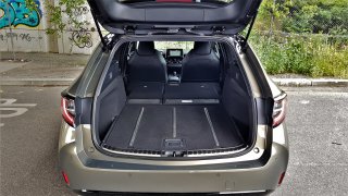 Foto test: Toyota Corolla TS nabízí nejdelší kufr mezi rodinnými kombi velikosti Octavie Combi