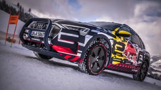 Audi e-tron na sjezdovce Streif 12