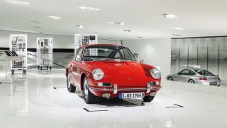 Muzeum Porsche vystavuje svůj nejstarší vůz 911