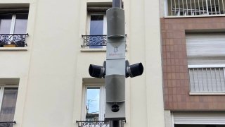 V Paříži spustili první radar pokutující hluk aut i motorek. Automaticky posílá oznámení