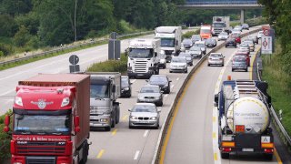 Nizozemí snižuje dálniční rychlost na 100 km/h. Budeme kvůli emisím jezdit po Evropě jako šneci?