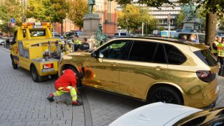 Německá policie zabavuje upravená auta. Neprojde ani zlatý polep nebo příliš zatmavená skla