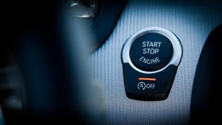 Tlačítko start-stop u vozů BMW