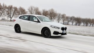 Test BMW 118i: Nejezdí jako čistokrevný bavorák, ale jako rodinný hatchback obstál dobře