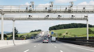 Nečekaní neplatiči rakouských dálnic. Nejčastějšími hříšníky jsou Němci a mají bizarní výmluvy