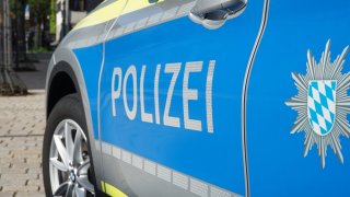 Drsná německá policie. Řidiče natáčející nehody vytahuje z auta a ukazuje jim mrtvoly