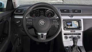 Volkswagen Passat B7 interiér