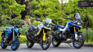 Nové motorky od Suzuki mají stejný motor, ale cílí na odlišné typy jezdců. Cenovkou zaujmou obě