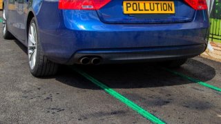 Rychleji než elektromobily by mohly ovzduší zlepšit vysavače zabudované do vozovky