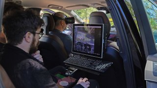 Řidičům skáčí pod kola imaginární losi. Volvo pracuje při vývoji aut s virtuální realitou