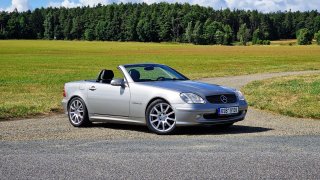 Ojetý Mercedes SLK za 100 tisíc nabízí hodně nostalgie. Najít kousek bez rzi se ale rovná zázraku