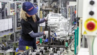 Toyota začíná v Evropě vyrábět hybridní převodovky