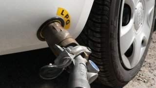 Drahé palivo tlačí Čechy do aut na LPG. Zájem se zdvojnásobil, na přestavbu se čeká i tři měsíce