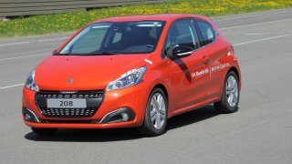 Rekordní spotřeba: Peugeot 208 jel za dva litry na 100 km