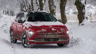 Česká zimní kalamita vs. elektromobil: Spotřeba roste, dojezd se krátí a nabíjení trvá déle