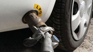 Češi hledají recept na vysoké ceny benzínu. Výrazně roste zájem o přestavby aut na LPG